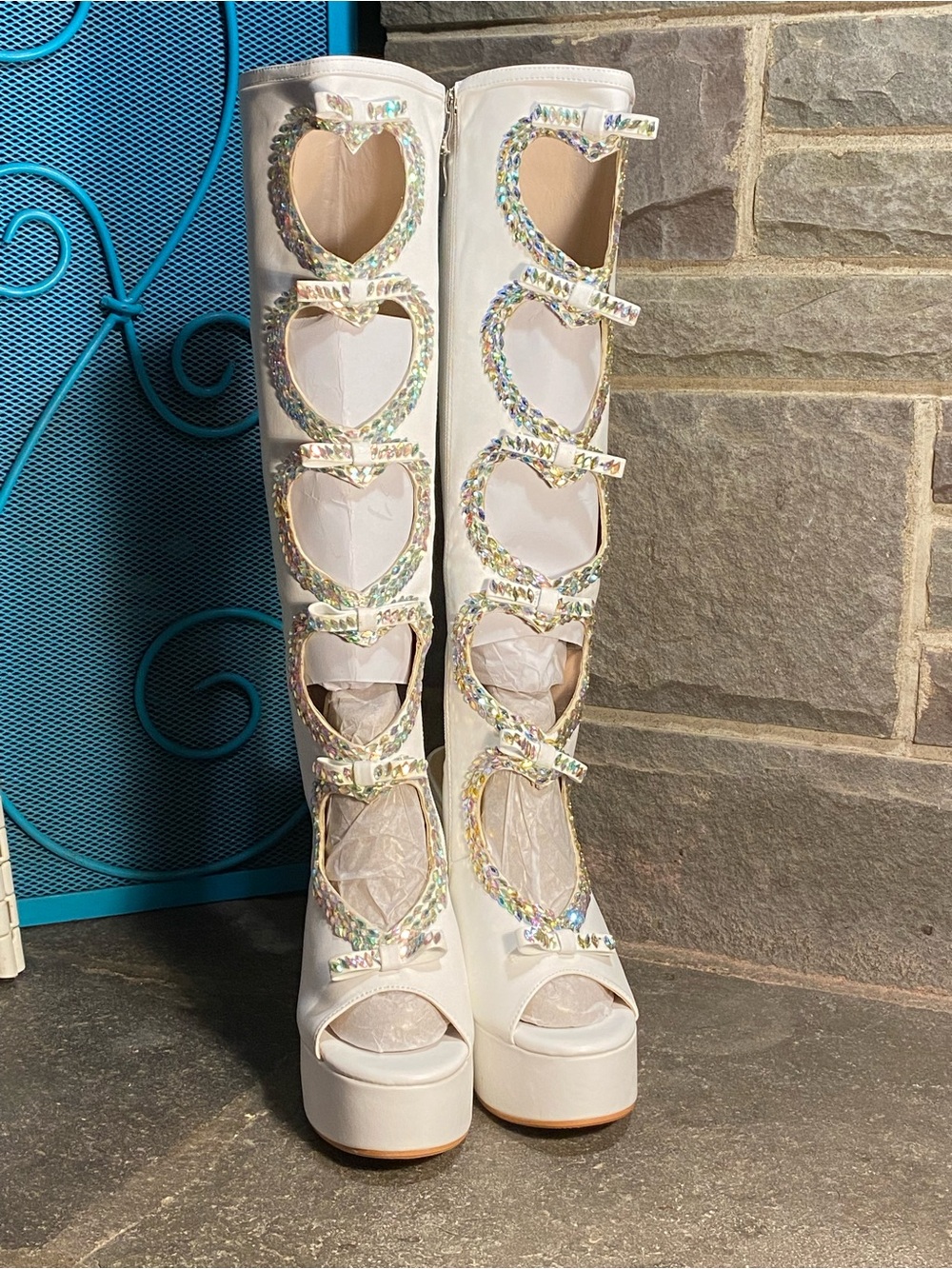 NIB SIMMI LONDON knee high platform Go Go boots,white/cut out hearts,crystals 8
